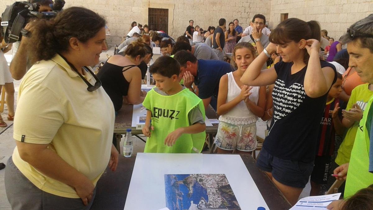 Rocío Escribano y Cristina López, actuales campeonas de España, en el II Campeonato de puzles de Simancas.-E.M.