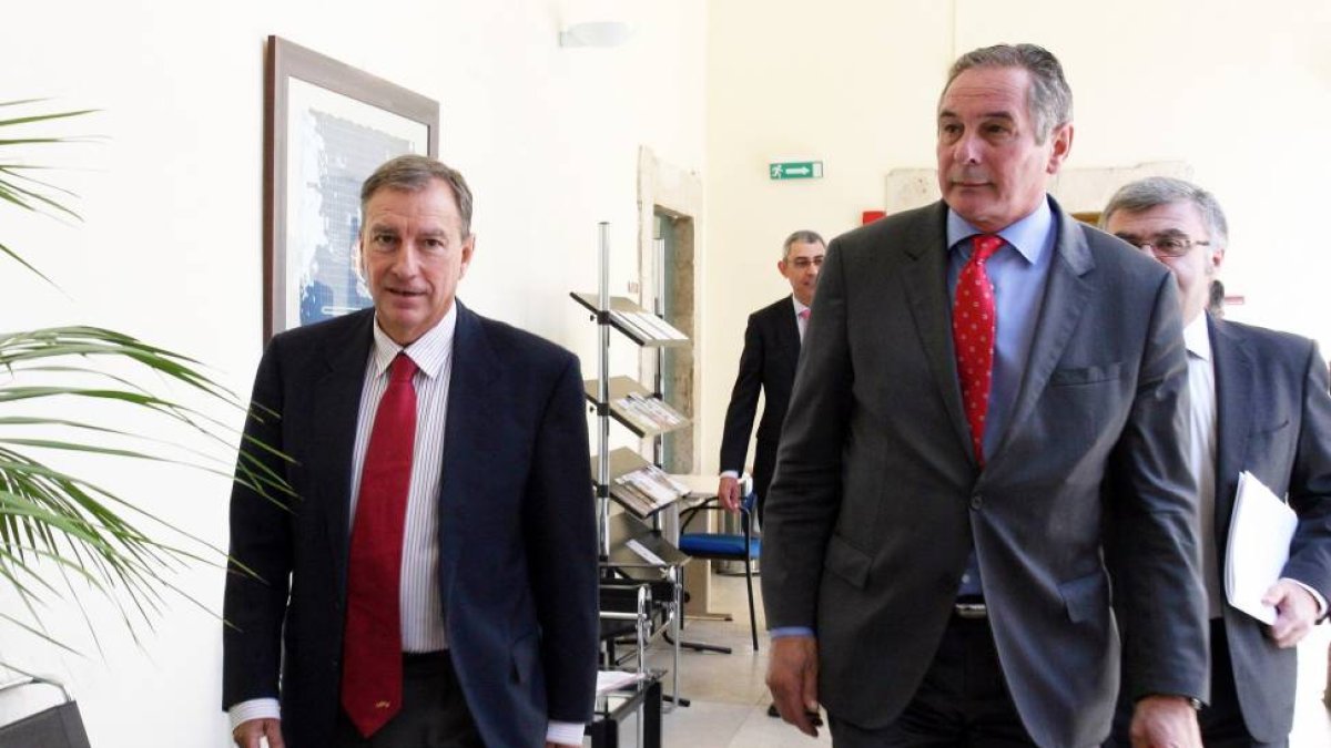 El consejero de Educación, Juan José Mateos, entrega los premios del concurso 'Desafío Universidad-Empresa'-Ical