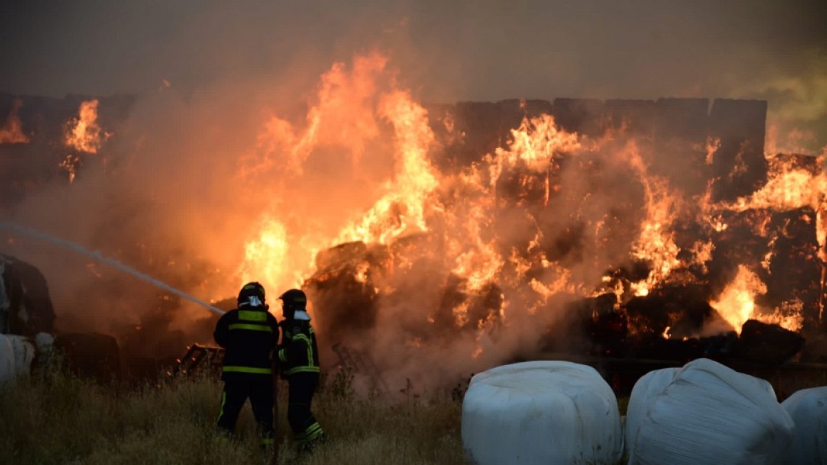 Incendio en Palacio de Campos, en Valladolid. - E.M.