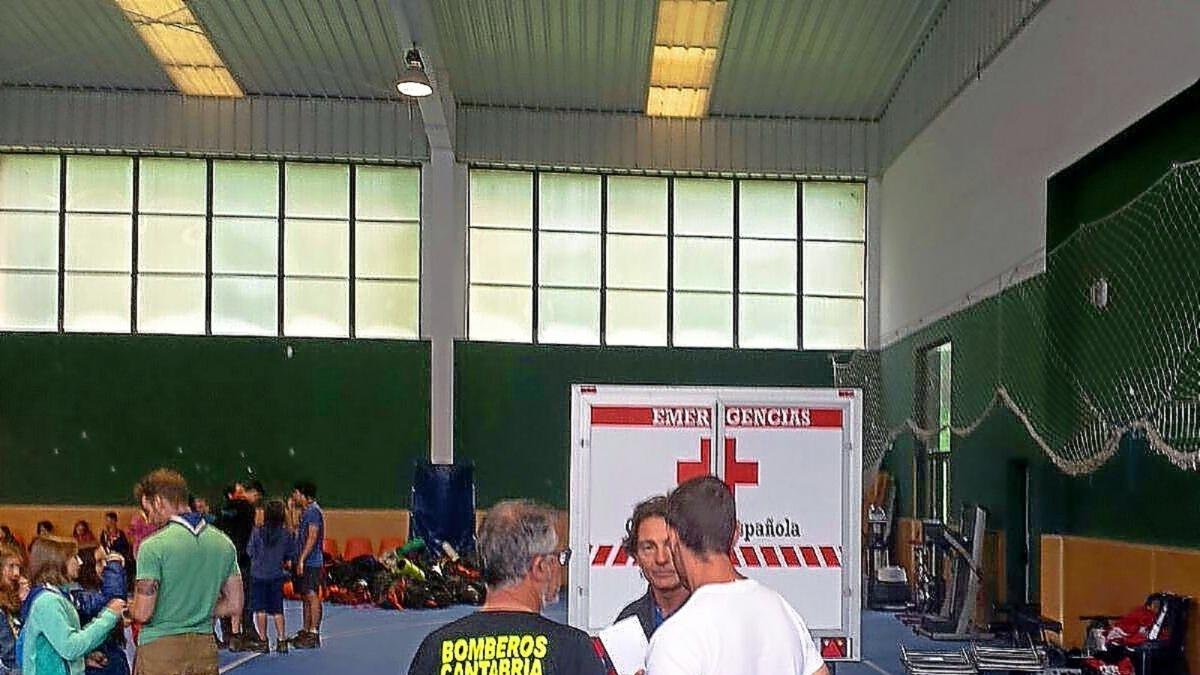 El polideportivo municipal de Puentenansa al que fueron trasladados los niños.-TWITTER  112 CANTABRIA
