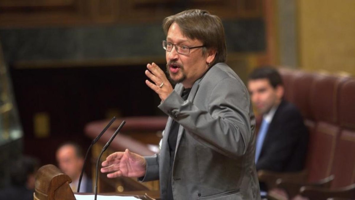 Xavier Domènech en su intervención en el pleno del Congreso.-DAVID CASTRO