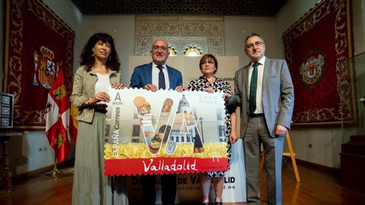 Redondo, Carnero, Caballero y Pérez en la presentación del sello en la sala de recepciones del Palacio de Pimentel.-ICAL