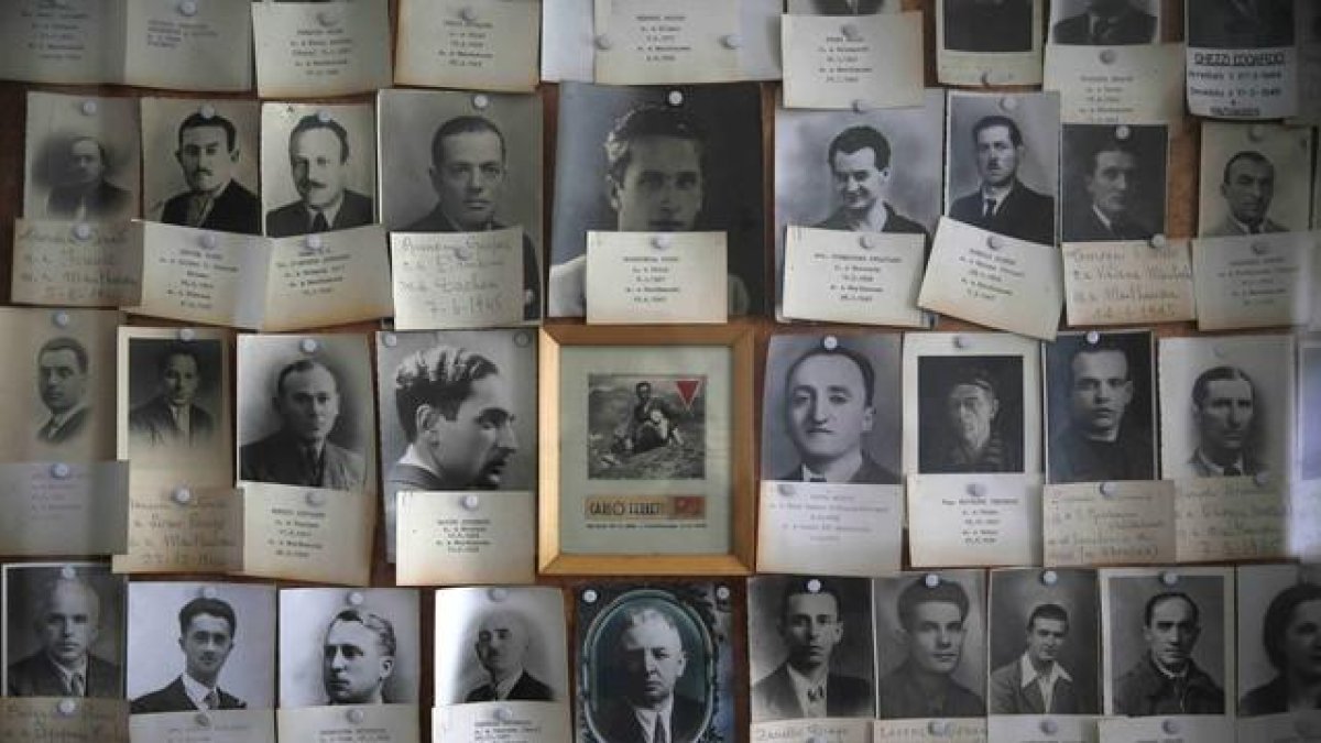 Retratos de algunos de los muertos en el museo del campo de exterminio nazi de Mauthausen.-EFE / PACO CAMPOS