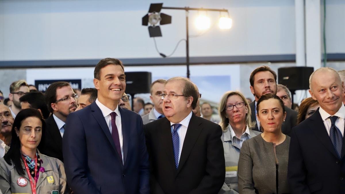 Sánchez, Herrera, Barcones y Bollier, durante la visita a Renault.-ICAL
