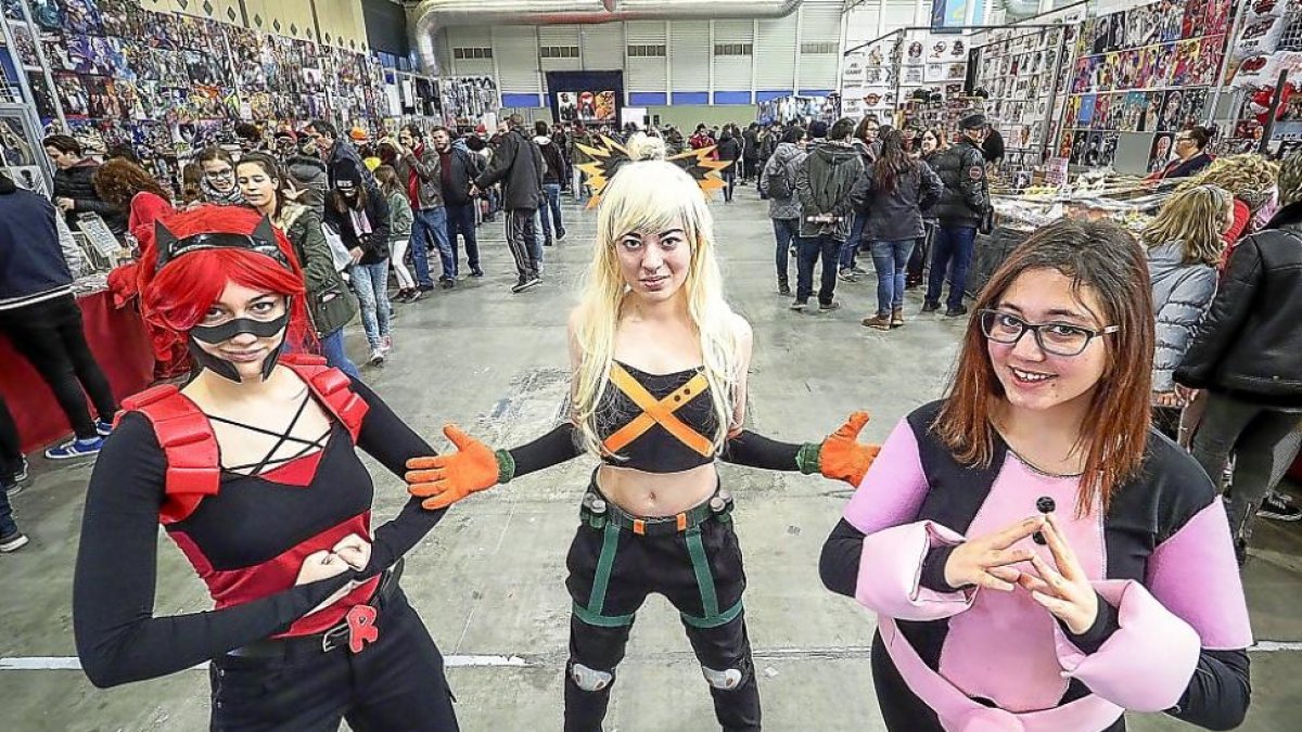 Tres de las visitantes al Salón del Cómic y Manga de Castilla y León celebrado en la Feria de Valladolid.-MIGUEL ÁNGEL SANTOS (PHOTOGENIC)