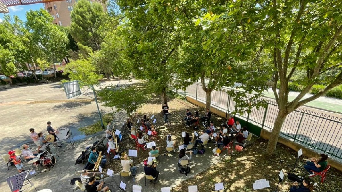 La banda de la Escuela Municipal, durante un ensayo. | EMMVA