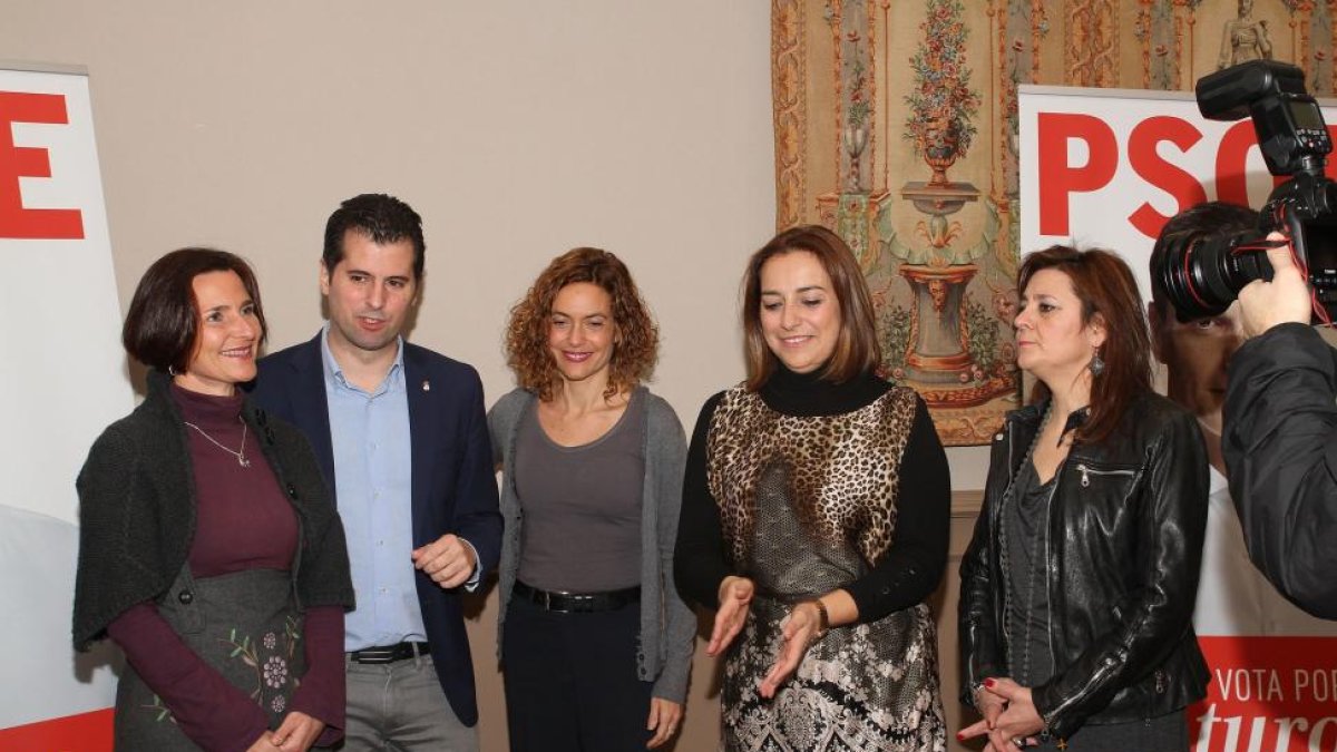 (IaD) La candidata al Congreso, María Luz Martinez, el secretario general del PSOE de Castilla y León, Luis Tudanca, la secretaria de Estudios y Programas de la Comisión Ejecutiva Federal del PSOE y candidata número 2 al Congreso por Madrid, Meritxell Bat-Ical