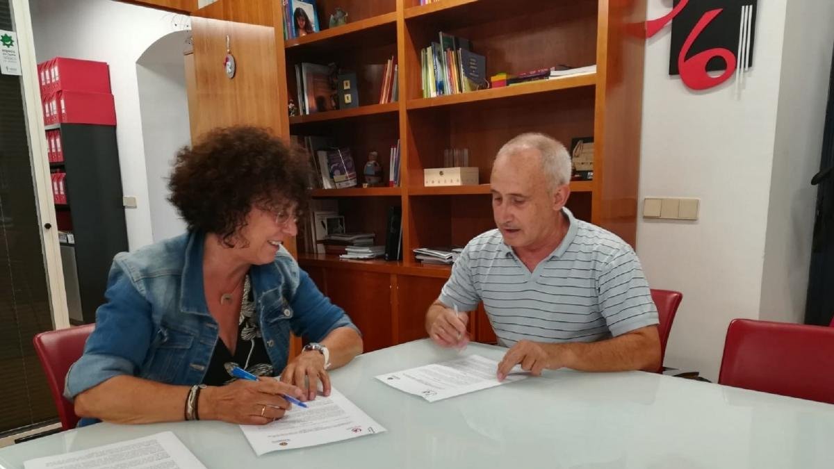 Firma del convenio entre Rafaela Romero y Rufo Martín.-AYUNTAMIENTO DE VALLADOLID