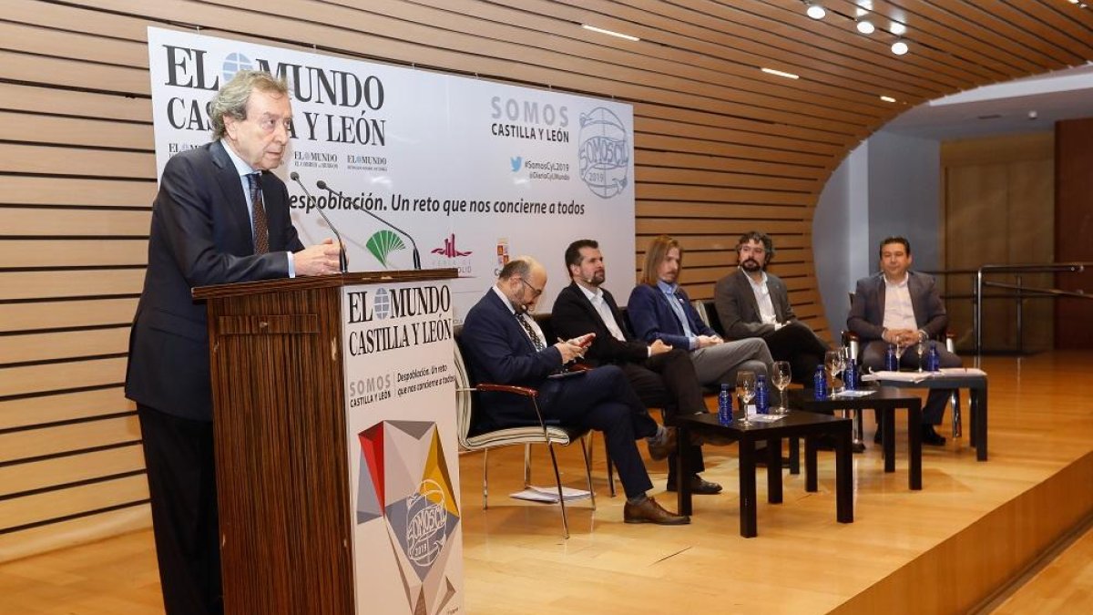 El consejero de la Presidencia, José Antonio de Santiago-Juárez, inaugura el Congreso Somos Castilla y León 2019-J.M. LOSTAU