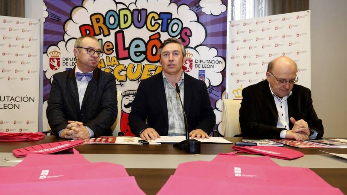 El diputado de Desarrollo Económico de la Diputación de León, Miguel Ángel González, presenta una nueva edición del programa ‘Productos de León en la escuela’. Junto a él, el nutricionista Emilio Blanco (I)-Ical