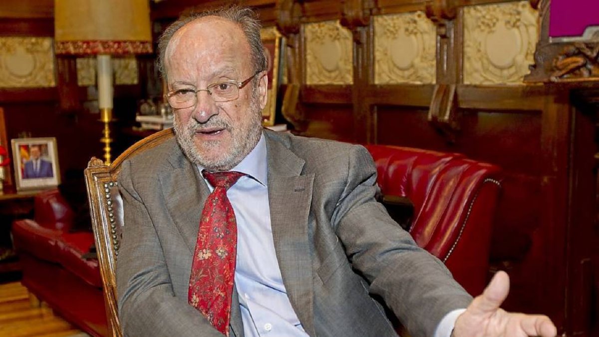 El alcalde de Valladolid, Francisco Javier León de la Riva-J.M.Lostau