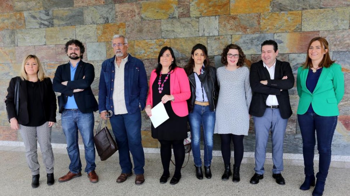 Firma en las Cortes de la Declaración Institucional de la Delegación del Pueblo Saharaui en Castilla y León.-ICAL