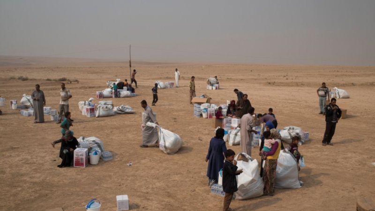Iraquís que han huído de los combates en los alrededores de Mosul.-HANDOUT / REUTERS