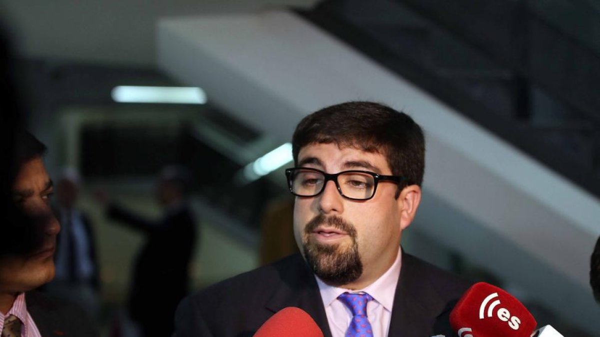El presidente de la Diputación de Ávila, Jesús Manuel Sánchez Cabrera, comparece ante los medios de comunicación-Ical