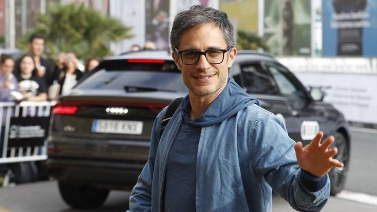 García Bernal, en San Sebastián, este jueves.-EFE / JUAN HERRERO
