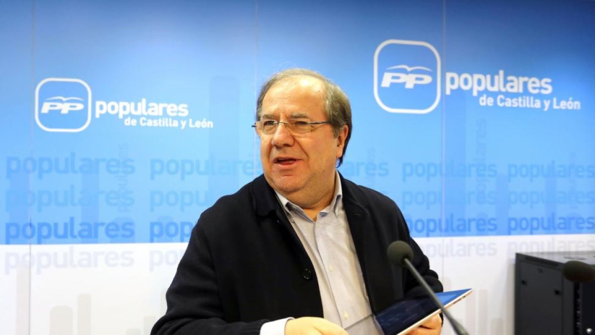 El presidente del PP de Castilla y León, Juan Vicente Herrera, valora los resultados de las elecciones generales.-ICAL