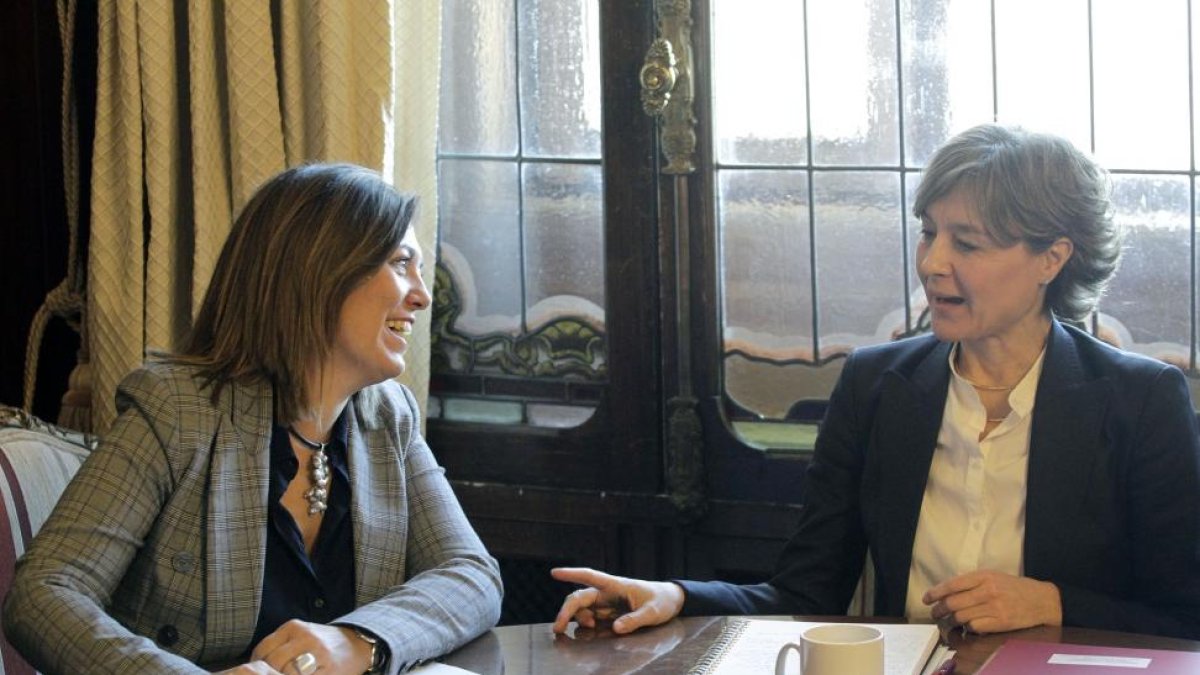 La consejera de Agricultura y Ganadería y portavoz de la Junta, Milagros Marcos, mantiene una reunión de trabajo con la ministra de Agricultura y Pesca, Alimentación y Medio Ambiente, Isabel García Tejerina.-ICAL