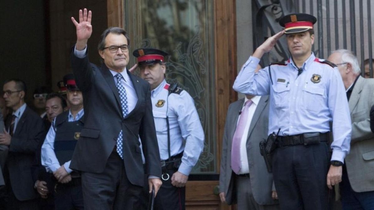 Artur Mas sale del Tribunal Superior de Justícia de Cataluña tras declarar como imputado por la consulta del 9-N.-FERRAN NADEU