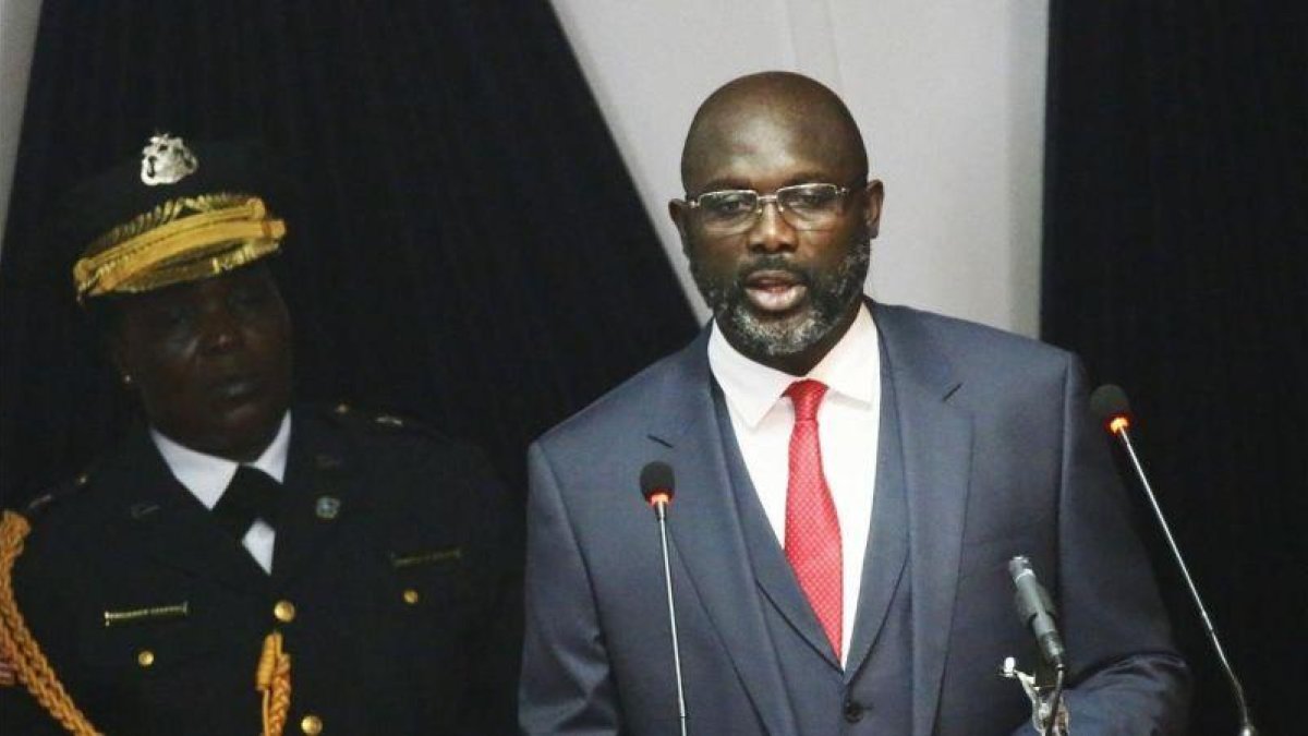 El presidente de Liberia, George Weah.-EL PERIÓDICO