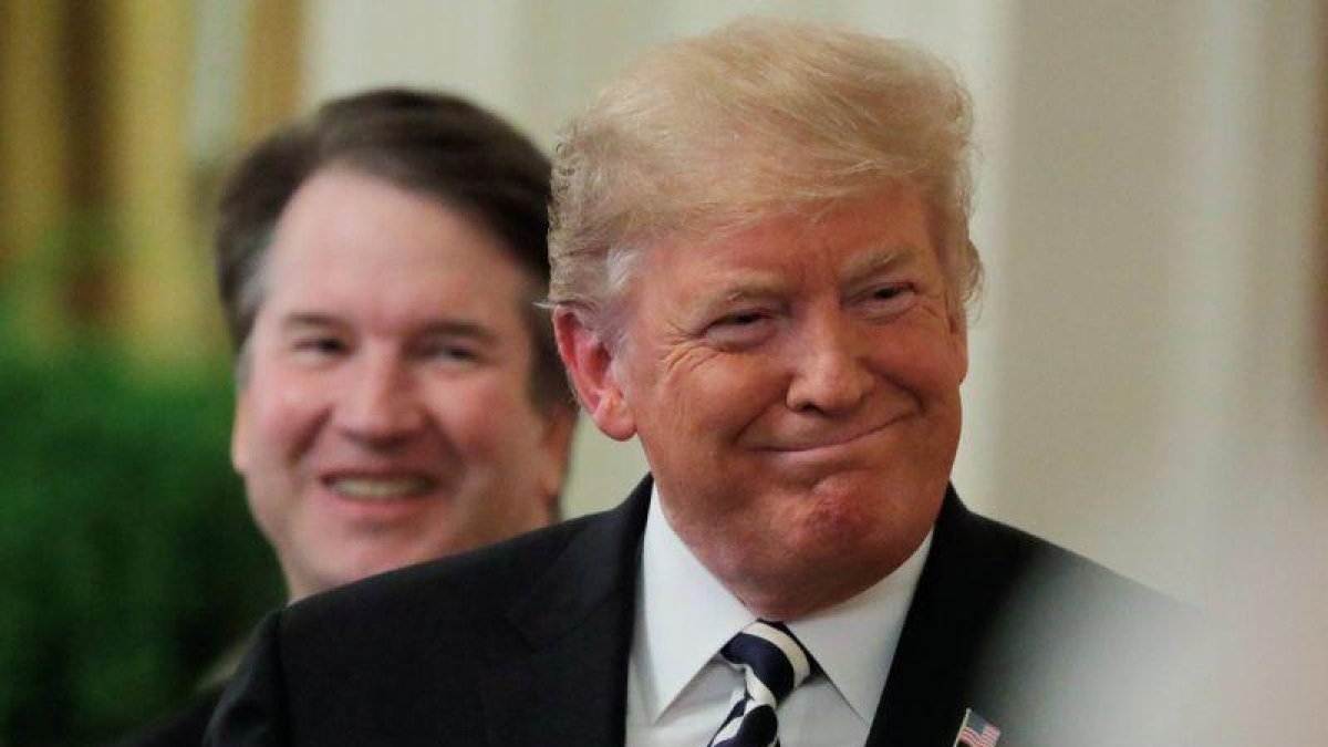 Donald Trump asegura que Brett Kavanaugh es inocente de las acusaciones por acoso sexual.-EL PERIÓDICO