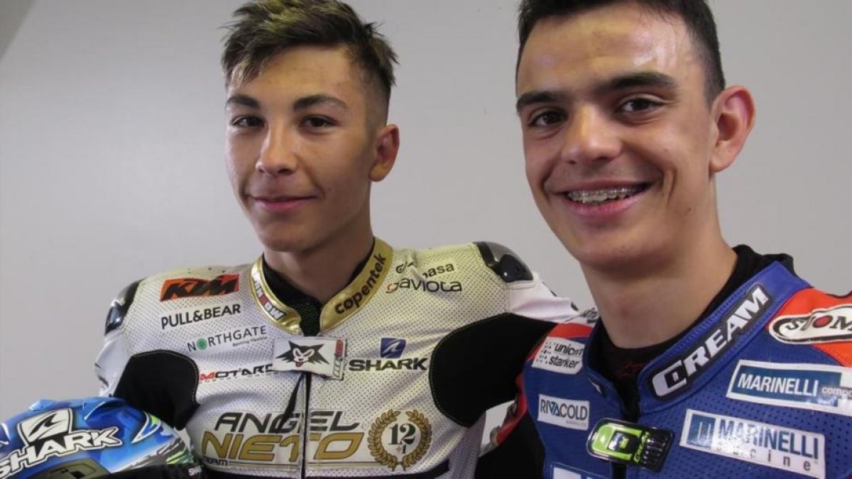 Raúl Fernández, lider del Mundial Júnior, y Aleix Viu, ganador hoy de la carrera del mismo campeonato, en Le Mans (Francia).-/ JESÚS ROBLEDO