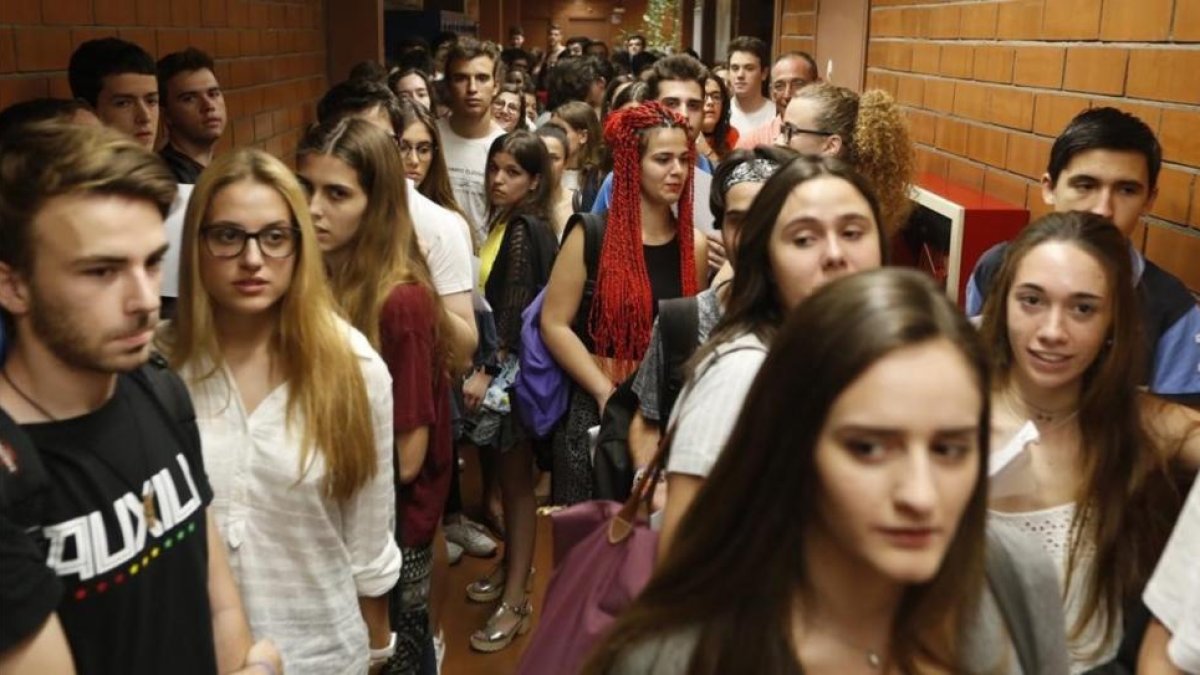 Facultat de Biologia de la UB durante la pasada selectividad.-JULIO CARBÓ