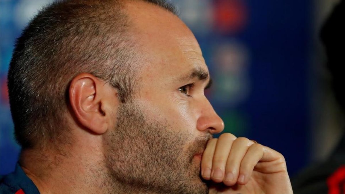 Iniesta, en la rueda de prensa que ofreció en el Kazán Arena antes del duelo con Irán-JAVIER ETXEZARRETA (EFE)