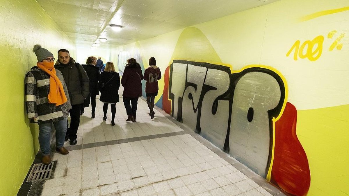 Pintadas en el paso peatonal subterráneo del paseo de San Isidro.-PHOTOGENIC / PABLO REQUEJO