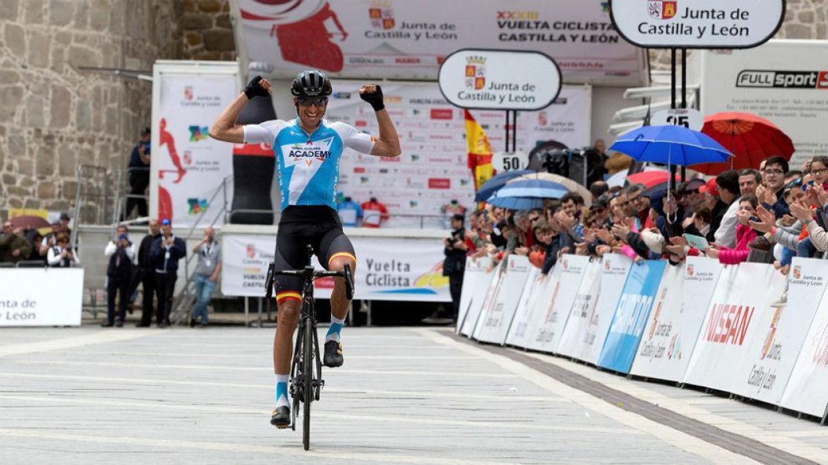 El corredor alicantino Rubén Plaza del Movistar Team capitaneado por el colombiano Winner Anacona, parte en la parrilla de salida entre los favoritos no solo a ganar la ronda de Castilla y León sino también-