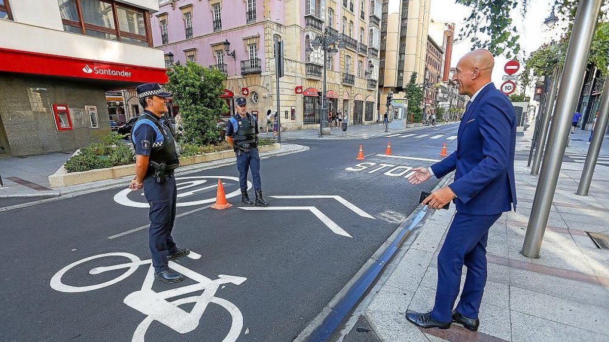 El alcalde de León visita la avenida Ordoño II.-