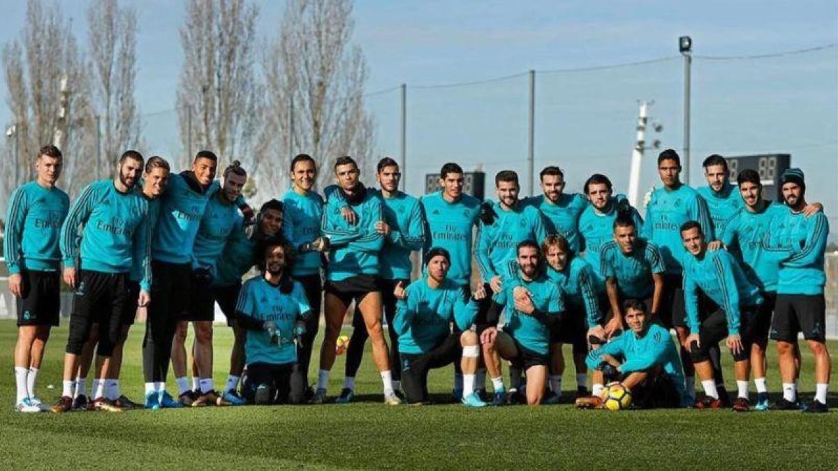 La plantilla del Real Madrid posa en el último entrenamiento antes del Clásico.-INSTAGRAM