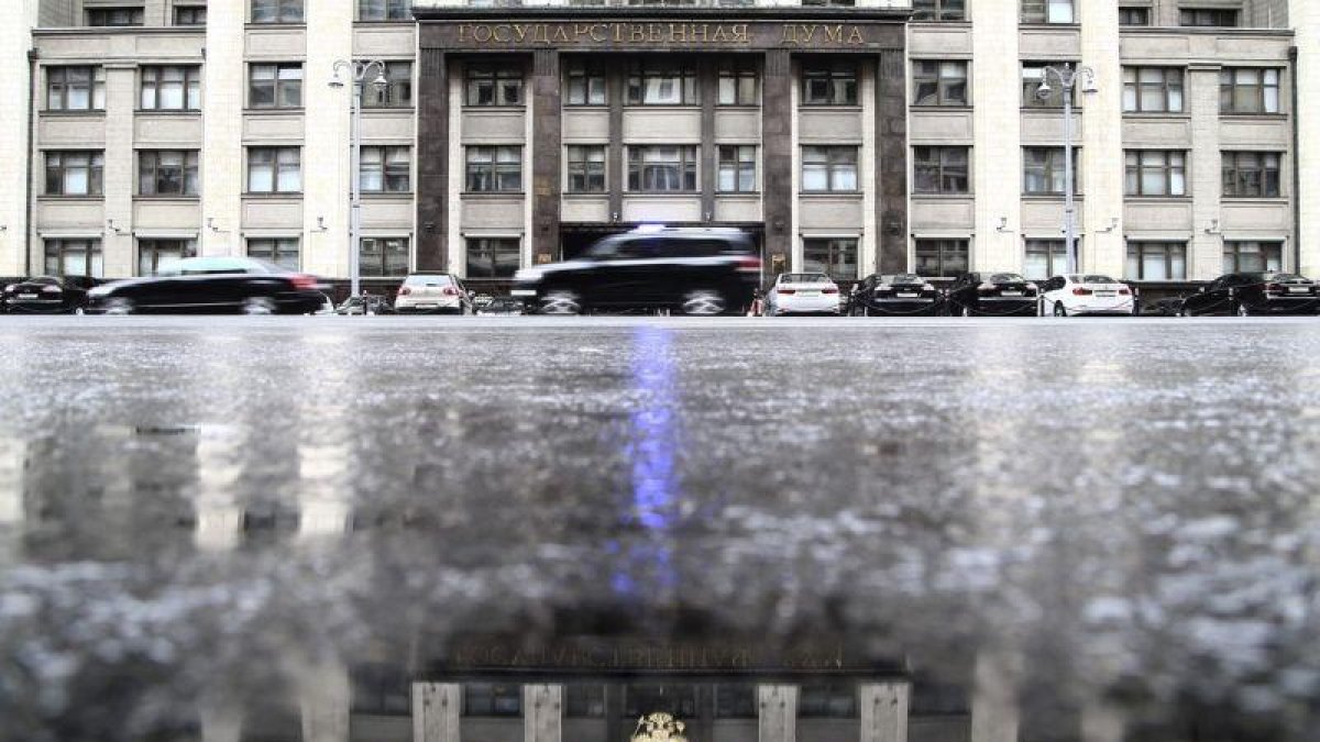 Fachada de la Duma o Cámara Baja del Parlamento Ruso, en Moscú.-MAXIM SHIPENKOV / EFE