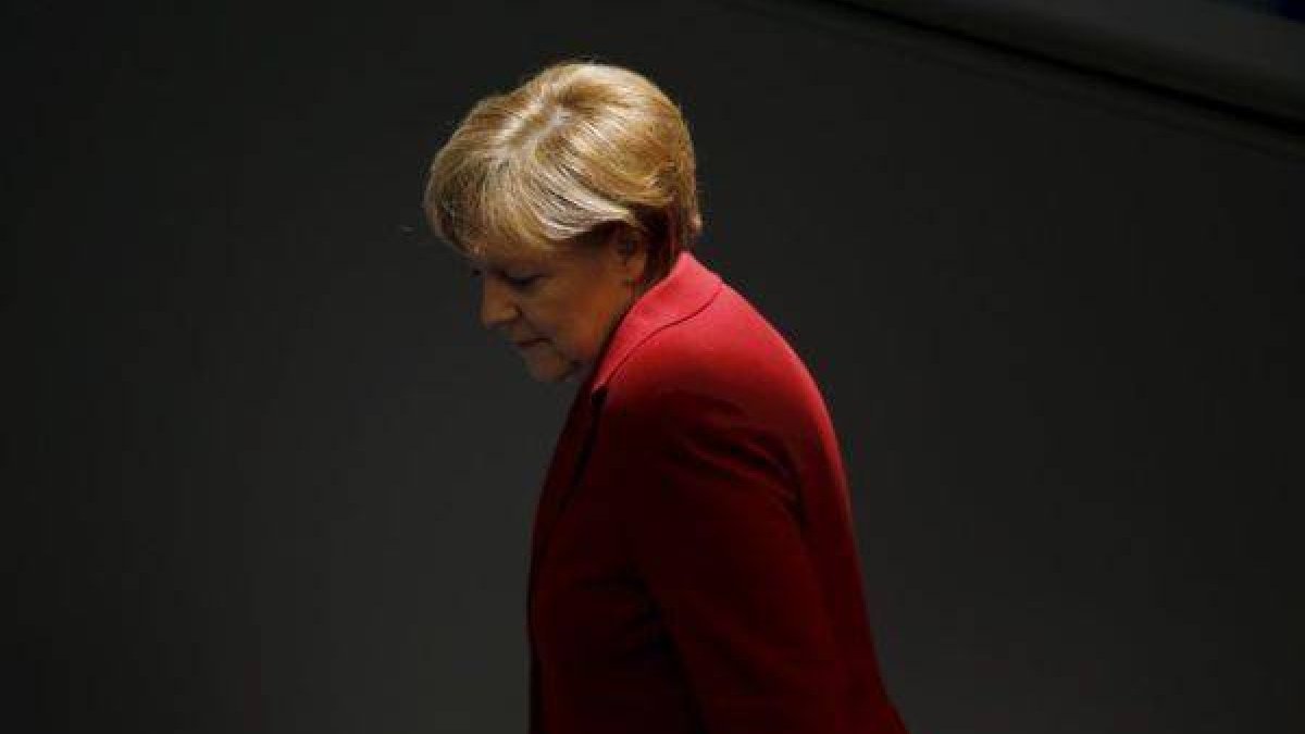 La canciller Angela Merkel se reúne en el Bundestag en Berlín, Alemania.-Foto: REUTERS