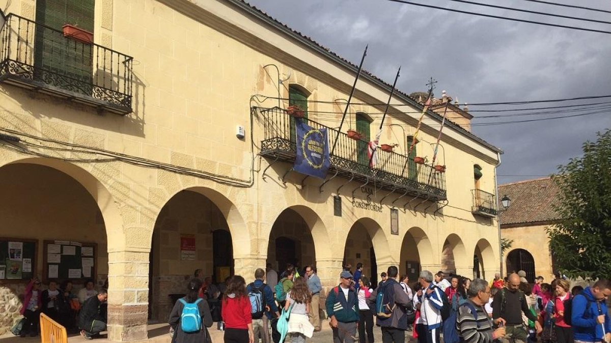 Peregrinos de todas las edades recorren el camino de San Frutos, entre Caballar y Puebla de Pedraza-DIPUTACIÓN DE SEGOVIA