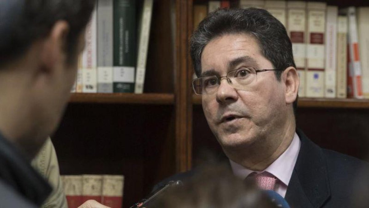 El juez Pedro Izquierdo, elegido ponente del juicio contra Chaves y Griñán.-EFE / JULIO MUÑOZ