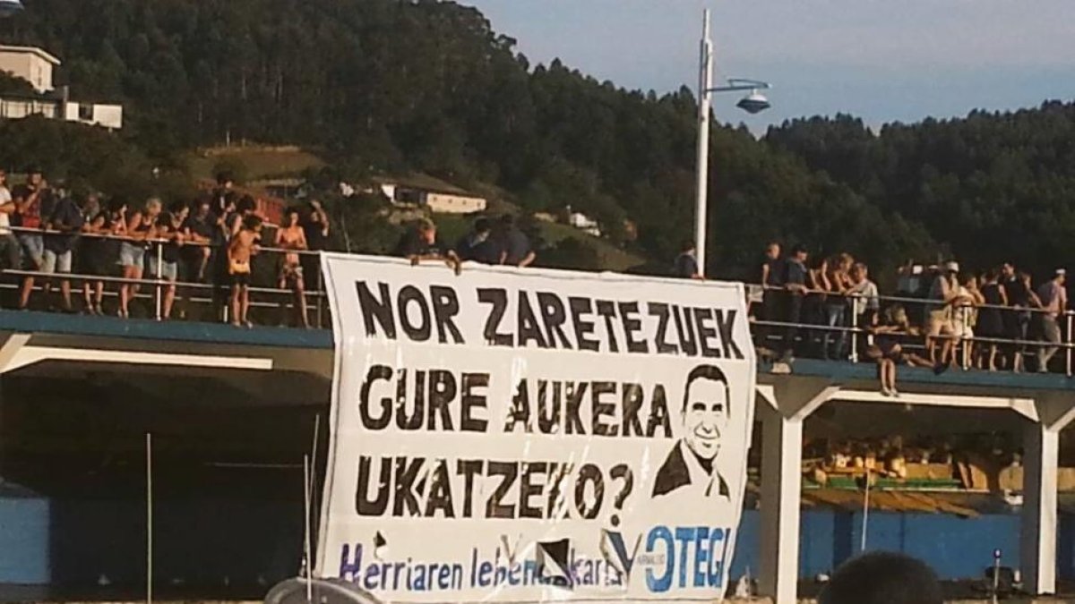 -TWITTER / @ehbildu