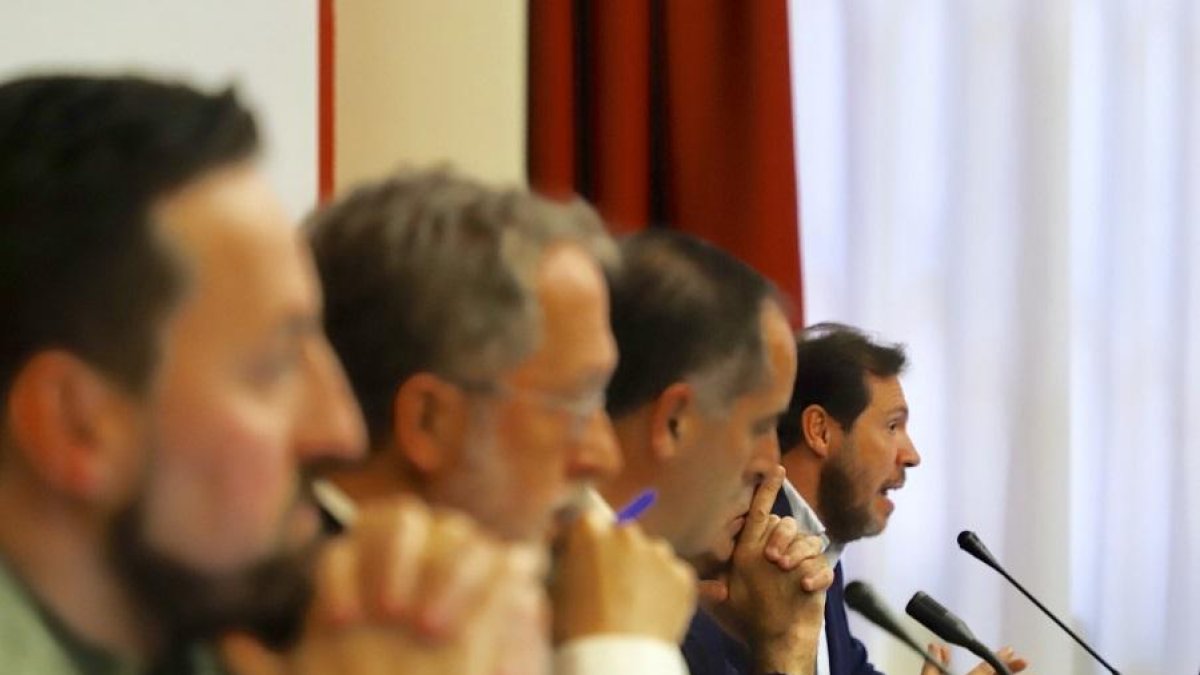 (I a D) Miguel Holguín (Podemos), Alberto Gutiérrez Alberca (PP) y Óscar Puente (PSOE), debaten sobre medio ambiente y movilidad-ICAL