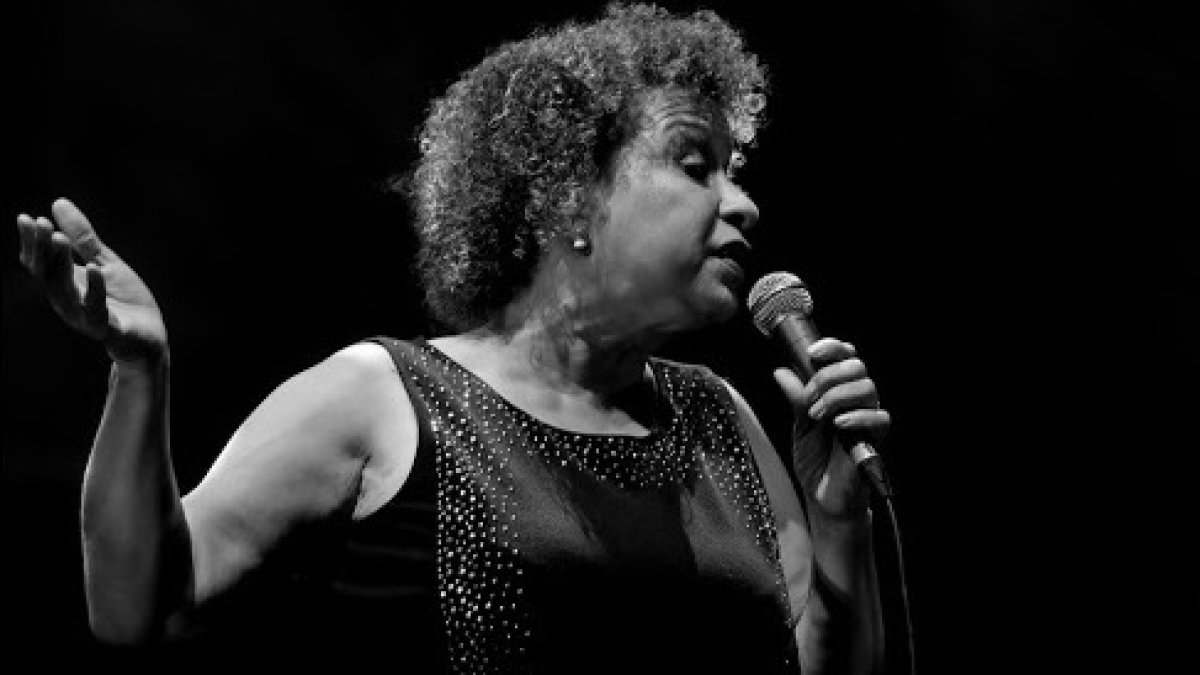 La cantante Michele Hendricks. / ANDRÉ HENROT.
