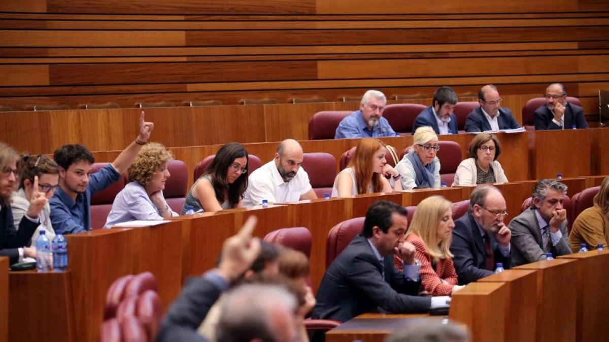 Votaciones en la segunda jornada del debate del Estado de la comunidad.-ICAL