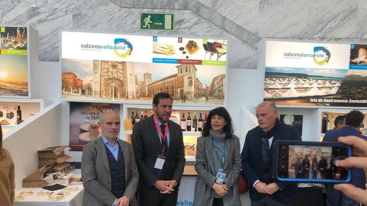Óscar Puente, junto a Víctor Caramanzana y Ana Redondo en la inauguración de Madrid Fusión.-EL MUNDO