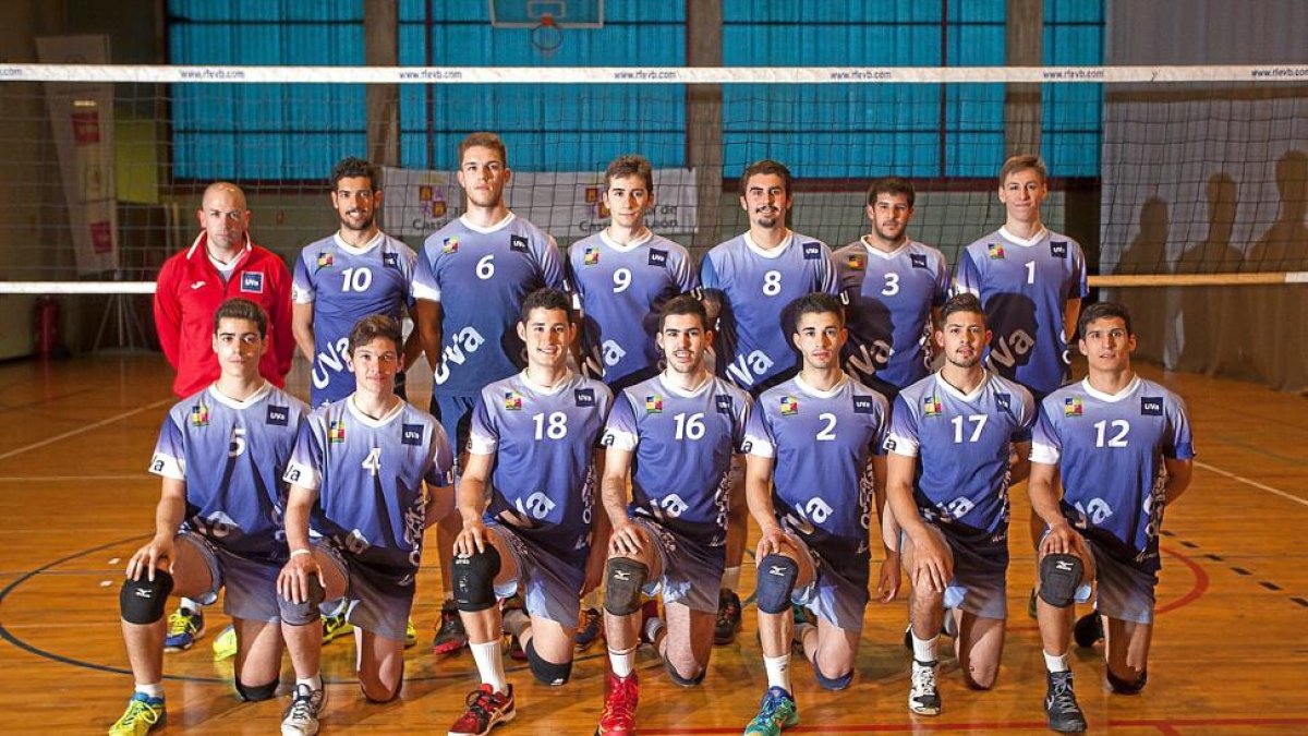Integrantes del equipo de voleibol masculino de la Universidad de Valladolid.-Pablo Requejo