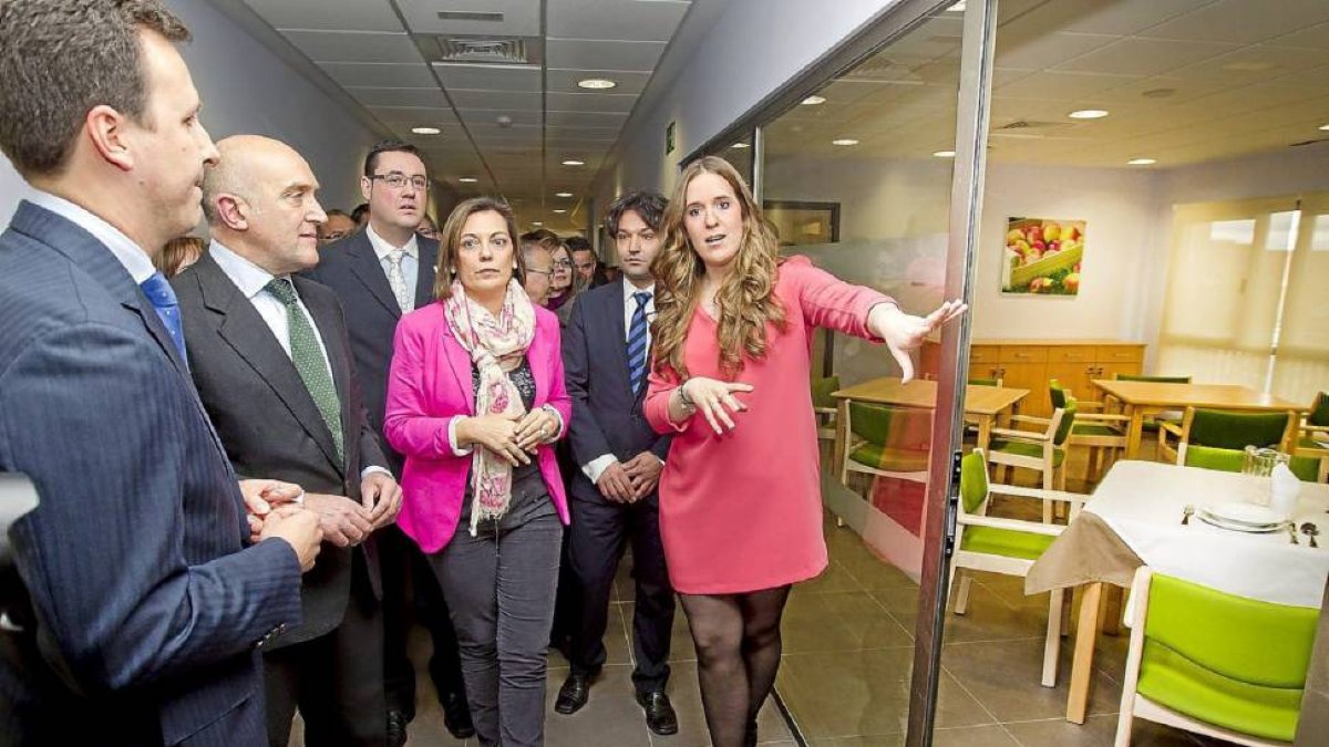 Álvaro Durán, Jesús Julio Carnero, Javier González Vega, Milagros Marcos, José Antonio González Poncela y Yolanda Rojo visitan las instalaciones-J.M.Lostau