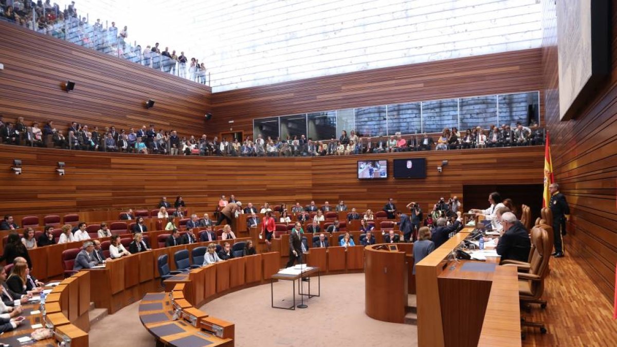 Sesión constitutiva de la IX Legislatura de las Cortes de Castilla y León-ICAL