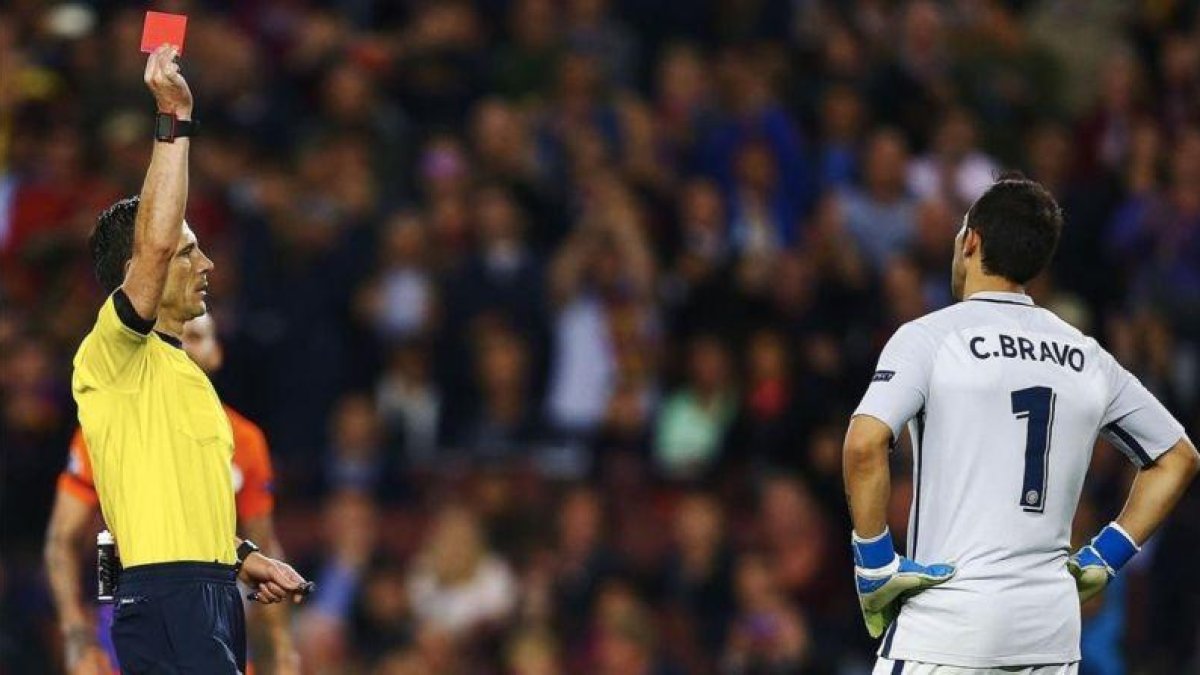 Los medios británicos no han desperciciado la ocasión de cargar contra Bravo y Guardiola-EFE / ALEJANDRO GARCIA