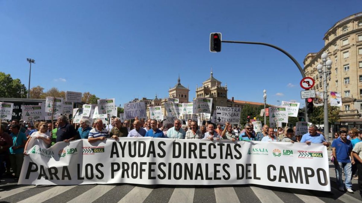Manifestación convocada por ASAJA, UCCL y UPA en demanda de apoyo real de las administraciones ante las pérdidas por la sequía.-ICAL