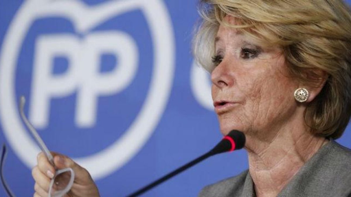 Esperanza Aguirre presenta su dimisión en la sede del partido en la calle de Génova.-