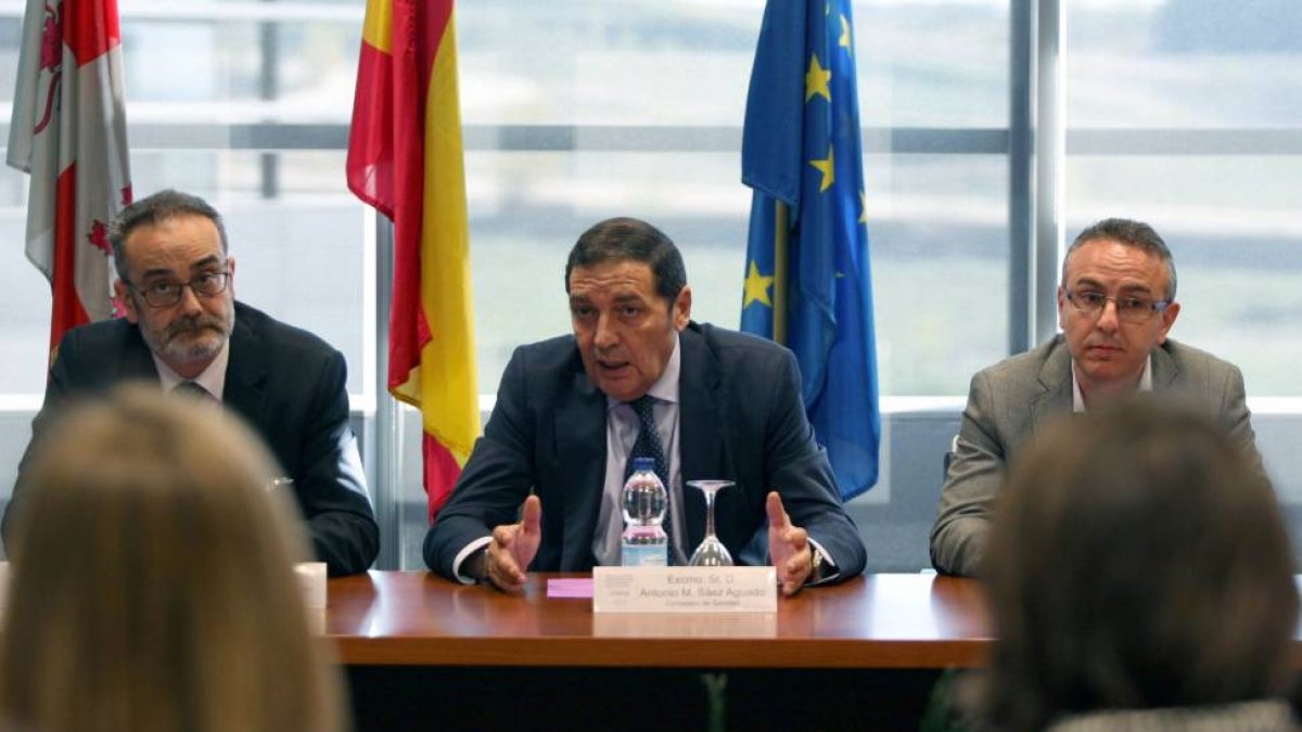El consejero de Sanidad, Antonio María Sáez, participa en el foro 'Compra de innovación para mejorar la salud'-Ical