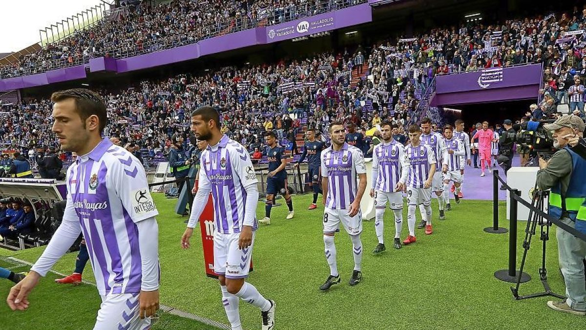 El Real Valladolid durante el pasado 18 de mayo en el partido contra el Valencia.-J. M. LOSTAU