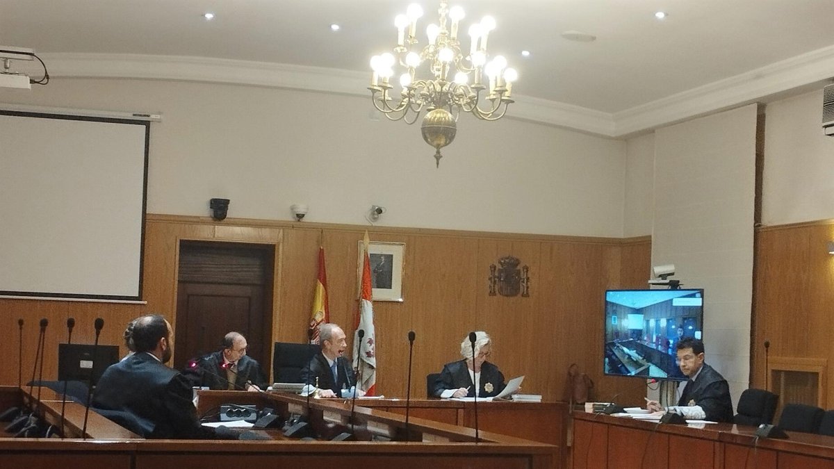 Vista de conformidad en la que el ya condenado ha dado el sí a la pena, por videocoferencia, desde un centro psiquiátrico de la Diputación de Albacete.- EUROPA PRESS