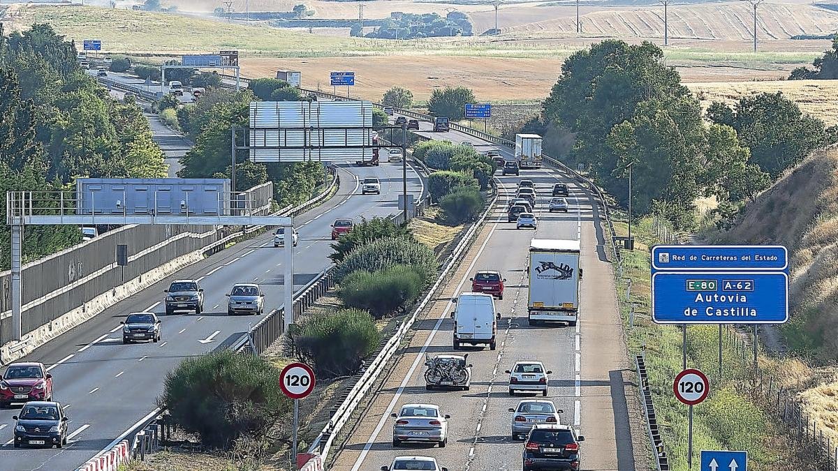 Operación Salida en la Autovía de Castilla.-P. REQUEJO / PHOTOGENIC